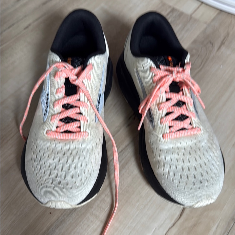 Brooks Women's Athletic Shoes - Cream and Pink